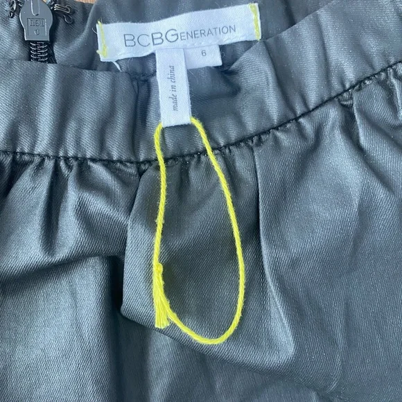 BCBGeneration Black skirt coated material size 6 - Picture 6 of 9